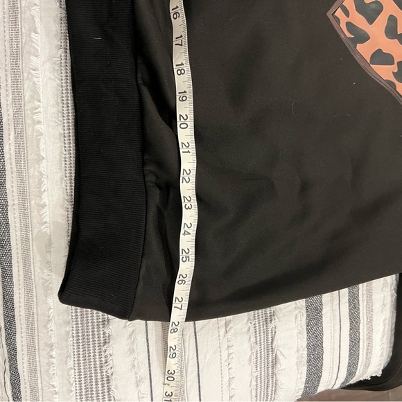 SHEIN Curve sweatshirt 3x fits like 2X - Picture 6 of 7